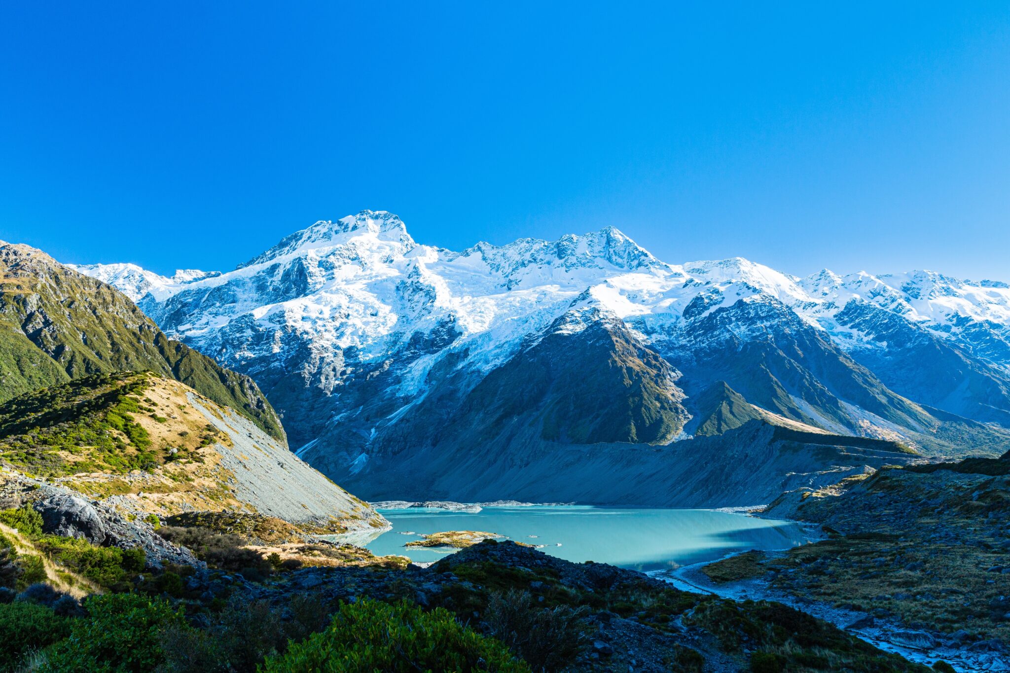 mueller-lake-seen-hooker-valley-track-