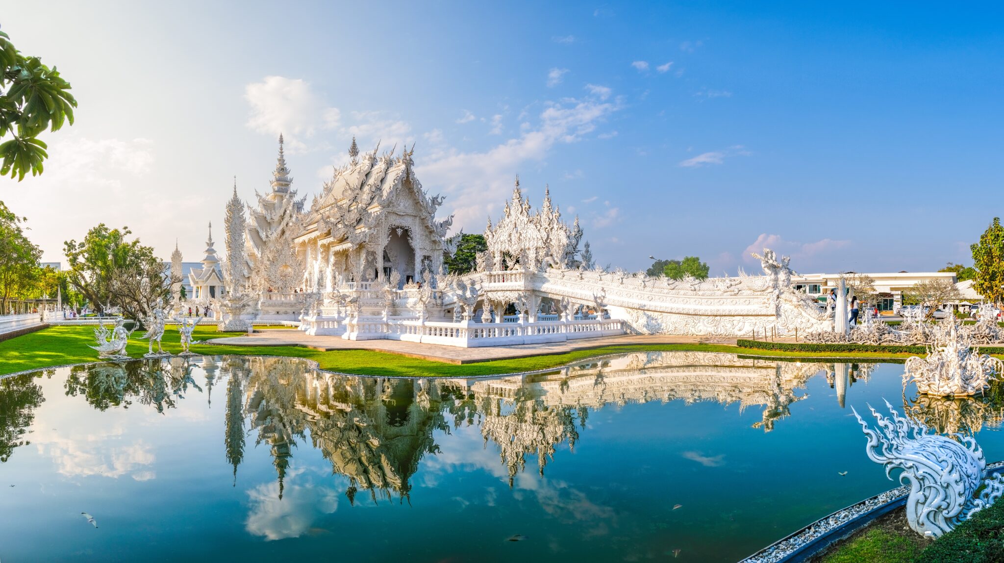 white-temple-chiang-rai-thailand-wat