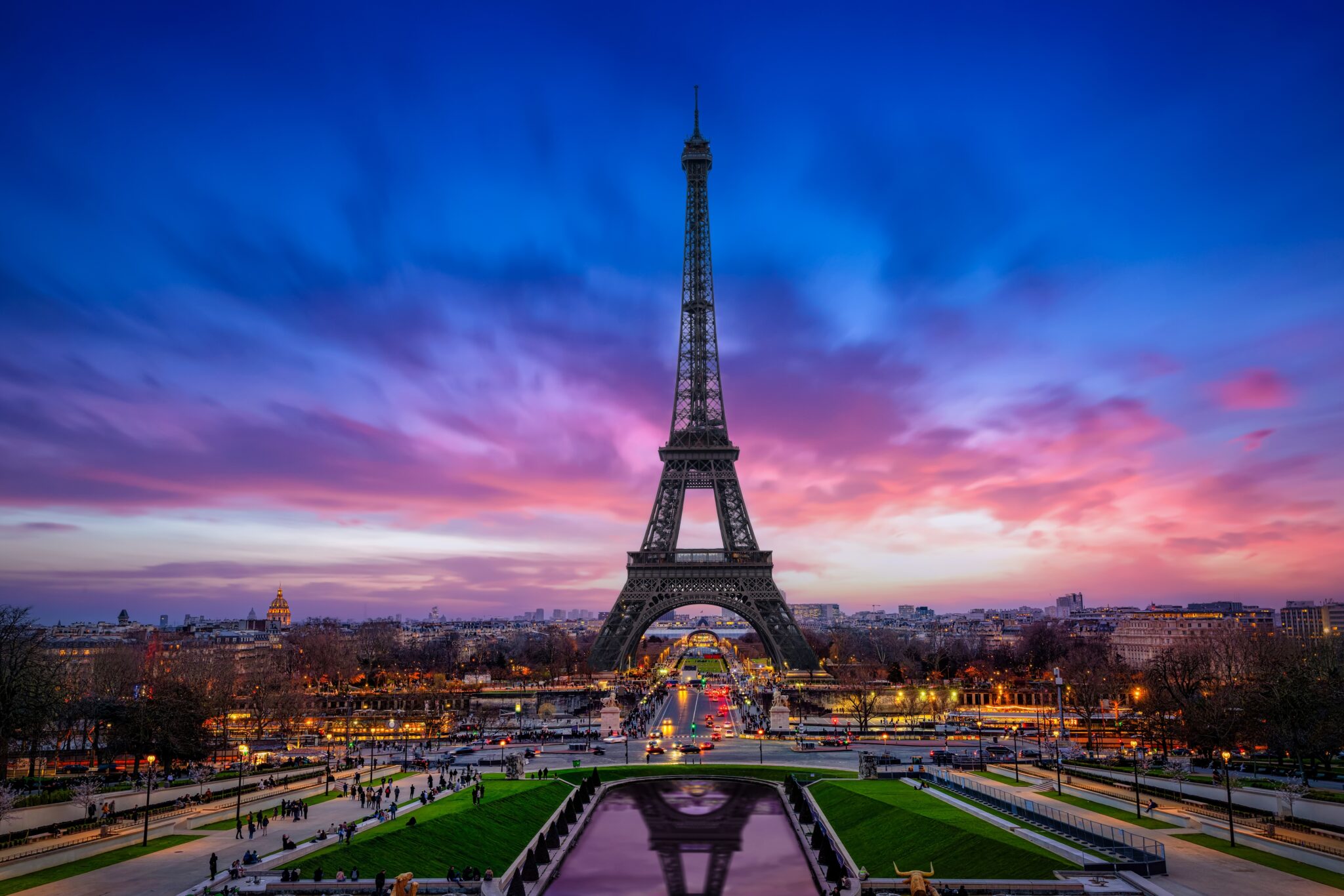 Beautiful,Spring,Dusk,View,Of,The,Eiffel,Tower,And,Skyline