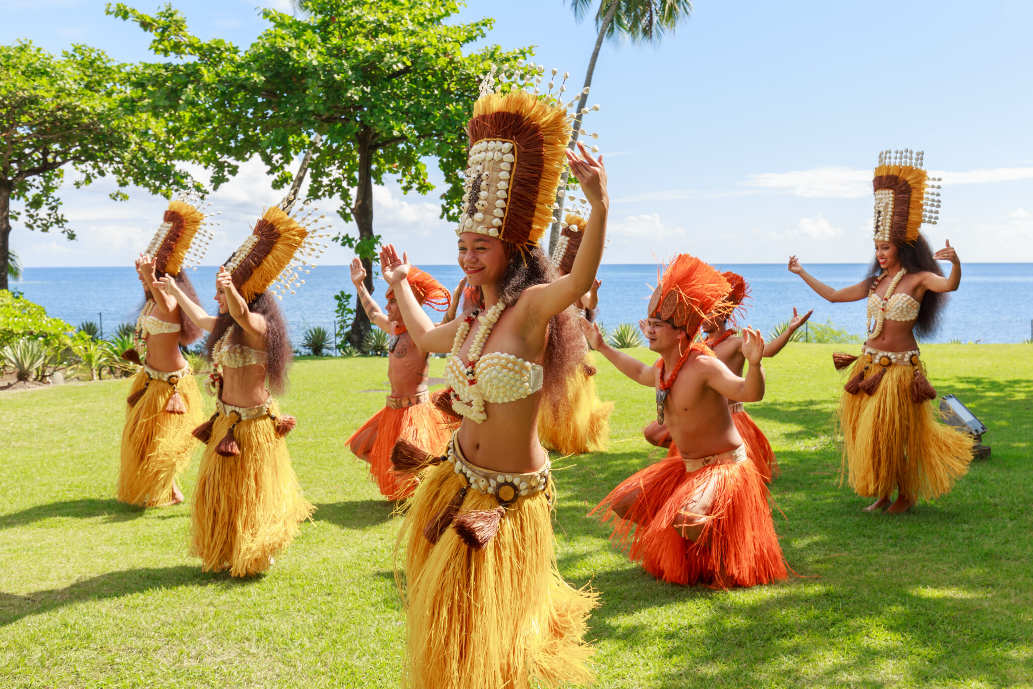 Papeete,,French,Polynesia,-,April,7,,2017:,Polynesian,Women,Perform