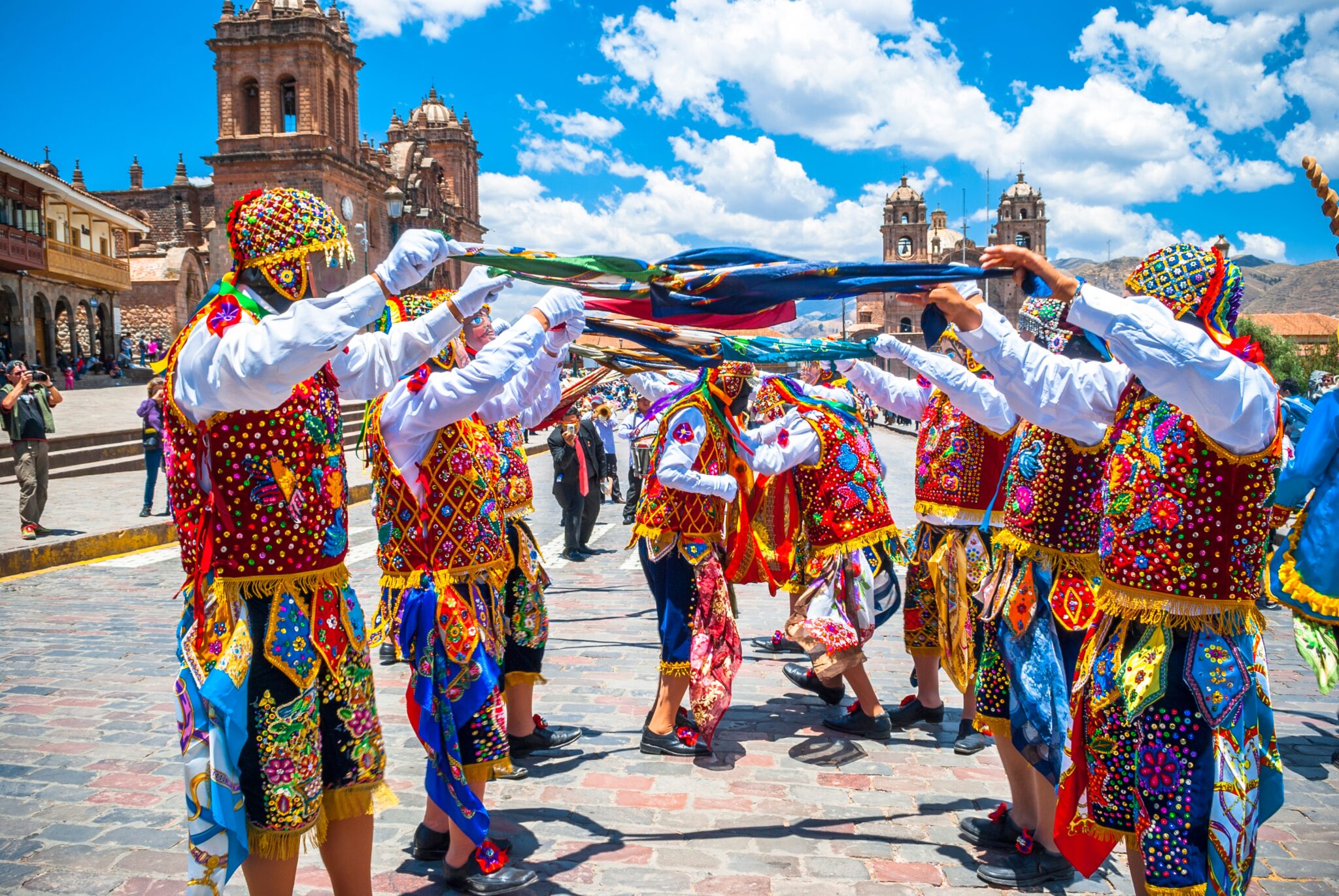 folkloric-people-dancing-festivities-peru