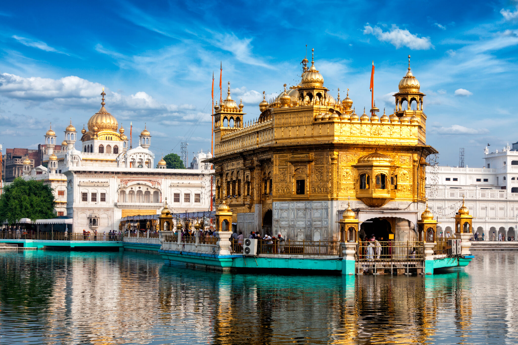 famous-indian-landmark-sikh-gurdwara-golden